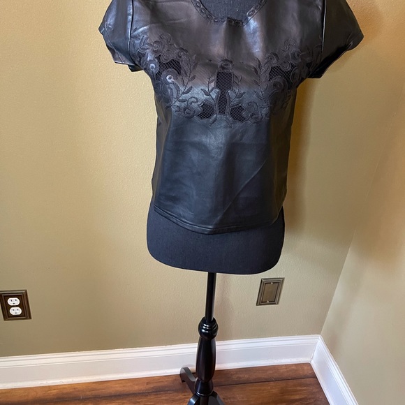 Romeo and Juliet COUTURE Black faux leather top Size Small - Picture 3 of 15